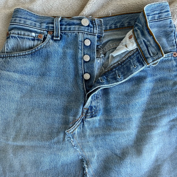 Levi’s Renewal Skirt - Picture 2 of 4